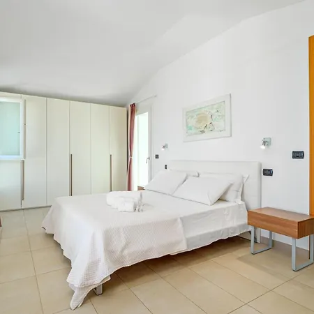 Marconi 12 Attico * Гольфо-Аранчи